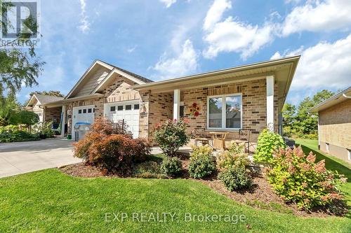 Nicely landscaped front yard proud to call it home - 295 Station Street, North Middlesex (Parkhill), ON - Outdoor