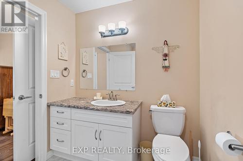 Beautiful ensuite next to the primary bedroom. - 295 Station Street, North Middlesex (Parkhill), ON - Indoor Photo Showing Bathroom