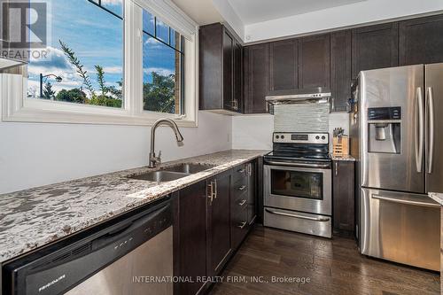 20 Fallis Crescent, Caledon, ON - Indoor Photo Showing Kitchen With Stainless Steel Kitchen With Double Sink With Upgraded Kitchen