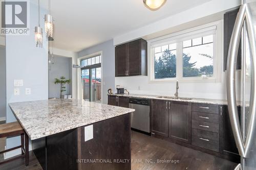 20 Fallis Crescent, Caledon, ON - Indoor Photo Showing Kitchen With Upgraded Kitchen