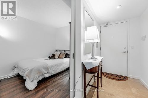 511 - 208 Queens Quay W, Toronto (Waterfront Communities), ON - Indoor Photo Showing Bedroom