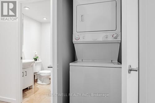 511 - 208 Queens Quay W, Toronto (Waterfront Communities), ON - Indoor Photo Showing Laundry Room