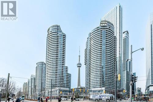 511 - 208 Queens Quay W, Toronto, ON - Outdoor With Facade