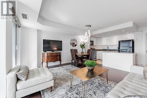 511 - 208 Queens Quay W, Toronto (Waterfront Communities), ON - Indoor Photo Showing Living Room