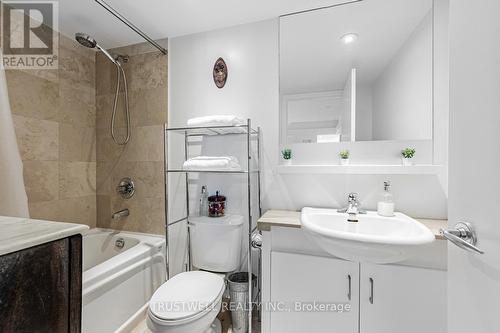 511 - 208 Queens Quay W, Toronto (Waterfront Communities), ON - Indoor Photo Showing Bathroom