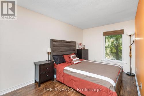 1004 Elizabeth Place, Oakville (Iroquois Ridge South), ON - Indoor Photo Showing Bedroom