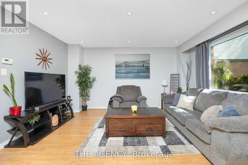 1004 Elizabeth Place, Oakville (Iroquois Ridge South), ON - Indoor Photo Showing Living Room