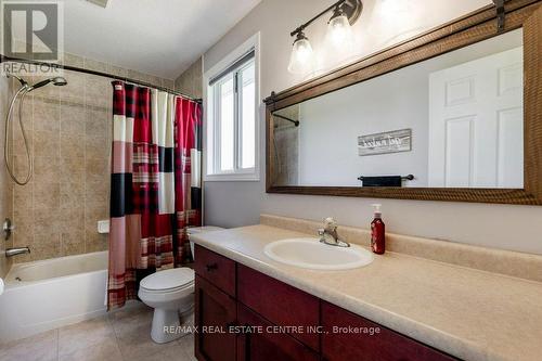 10 Simpson Street W, Mapleton (Alma), ON - Indoor Photo Showing Bathroom