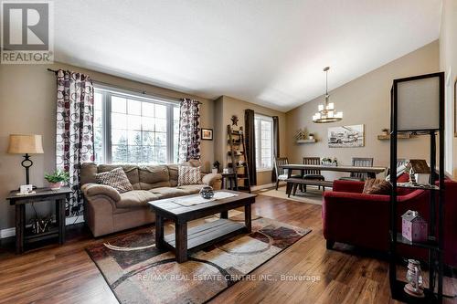 10 Simpson Street W, Mapleton (Alma), ON - Indoor Photo Showing Living Room