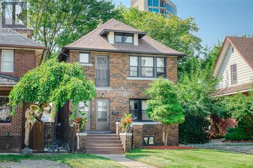 135 Oak, Windsor, ON - Outdoor With Facade