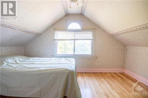 830 St Laurent Boulevard, Ottawa, ON - Indoor Photo Showing Bedroom