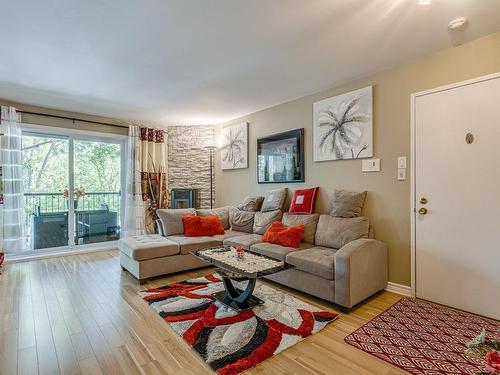 Salon - 201-13837 Rue Notre-Dame E., Montréal (Rivière-Des-Prairies/Pointe-Aux-Trembles), QC - Indoor Photo Showing Living Room