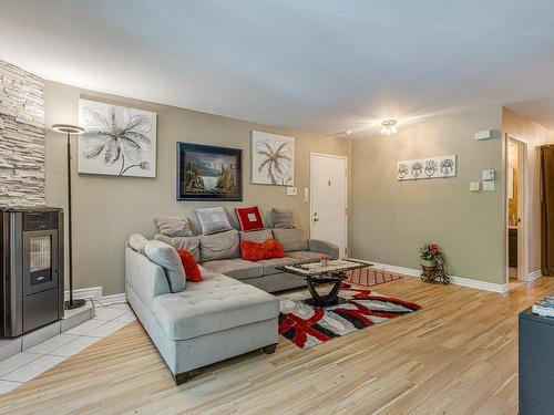 Living room - 201-13837 Rue Notre-Dame E., Montréal (Rivière-Des-Prairies/Pointe-Aux-Trembles), QC - Indoor Photo Showing Living Room