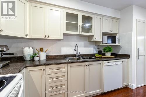 39 - 1180 Mississauga Valley Boulevard, Mississauga, ON - Indoor Photo Showing Kitchen With Double Sink