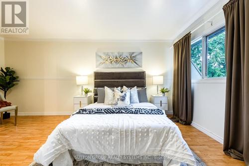 39 - 1180 Mississauga Valley Boulevard, Mississauga, ON - Indoor Photo Showing Bedroom