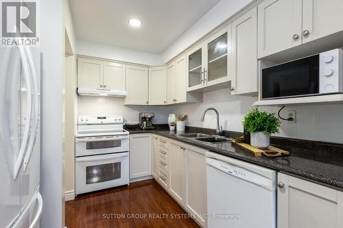 39 - 1180 Mississauga Valley Boulevard, Mississauga, ON - Indoor Photo Showing Kitchen With Double Sink