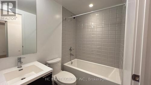 404 - 203 College Street, Toronto (Kensington-Chinatown), ON - Indoor Photo Showing Bathroom