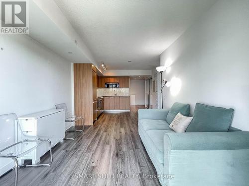 315 - 70 Queens Wharf Road, Toronto (Waterfront Communities), ON - Indoor Photo Showing Living Room