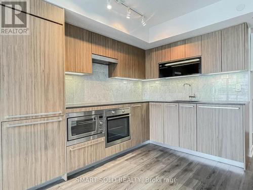 315 - 70 Queens Wharf Road, Toronto (Waterfront Communities), ON - Indoor Photo Showing Kitchen