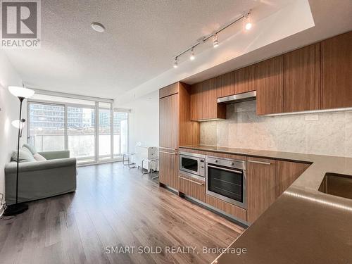 315 - 70 Queens Wharf Road, Toronto (Waterfront Communities), ON - Indoor Photo Showing Kitchen