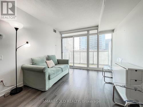 315 - 70 Queens Wharf Road, Toronto (Waterfront Communities), ON - Indoor Photo Showing Living Room