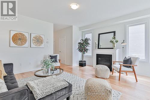 91 Bayardo Drive, Oshawa, ON - Indoor Photo Showing Living Room