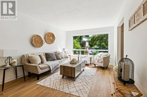 156 Woodfern Drive, Toronto (Ionview), ON - Indoor Photo Showing Living Room