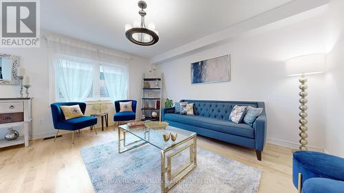 290 Marble Place, Newmarket (Woodland Hill), ON - Indoor Photo Showing Living Room