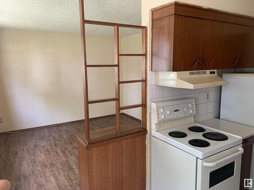 11732 130 St Nw, Edmonton, AB - Indoor Photo Showing Kitchen