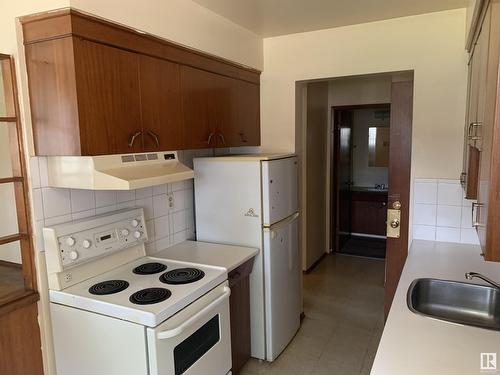 11732 130 St Nw, Edmonton, AB - Indoor Photo Showing Kitchen