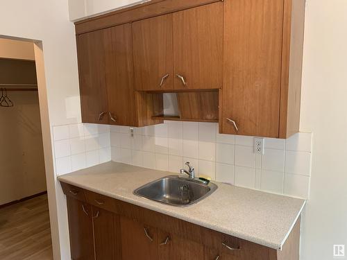 11732 130 St Nw, Edmonton, AB - Indoor Photo Showing Kitchen