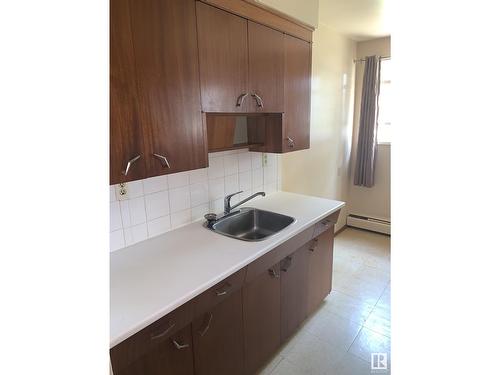 11732 130 St Nw, Edmonton, AB - Indoor Photo Showing Kitchen