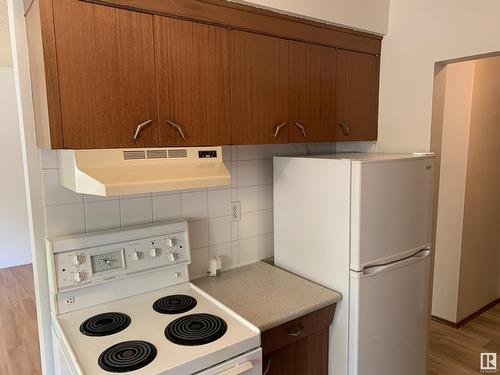 11732 130 St Nw, Edmonton, AB - Indoor Photo Showing Kitchen