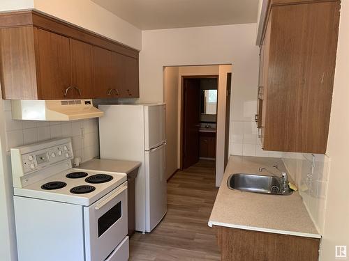 11732 130 St Nw, Edmonton, AB - Indoor Photo Showing Kitchen