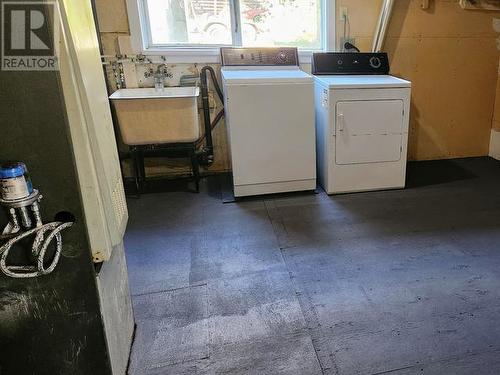 18/20 Harper Street, Faro, YT - Indoor Photo Showing Laundry Room