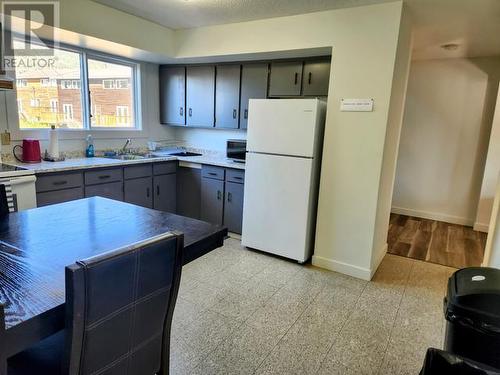 18/20 Harper Street, Faro, YT - Indoor Photo Showing Kitchen With Double Sink