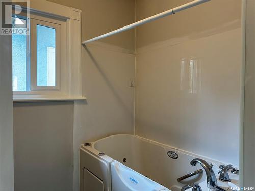 101 28Th Street W, Saskatoon, SK - Indoor Photo Showing Bathroom