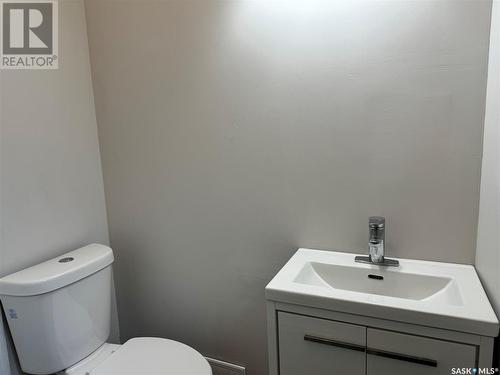 101 28Th Street W, Saskatoon, SK - Indoor Photo Showing Bathroom