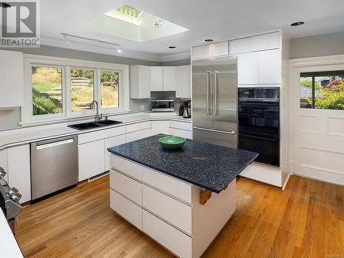 454 Newport Ave, Oak Bay, BC - Indoor Photo Showing Kitchen