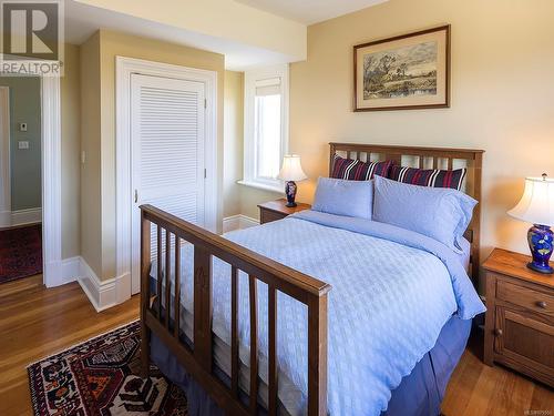 454 Newport Ave, Oak Bay, BC - Indoor Photo Showing Bedroom