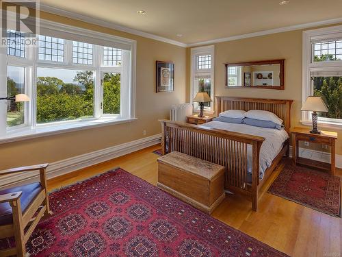 454 Newport Ave, Oak Bay, BC - Indoor Photo Showing Bedroom