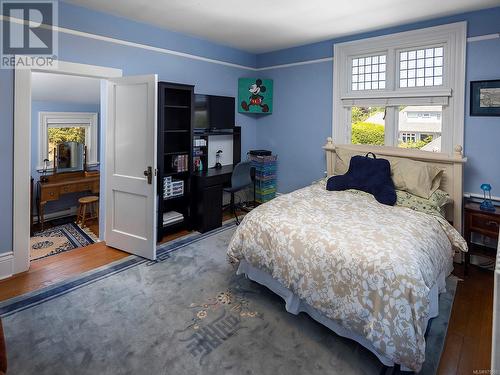 454 Newport Ave, Oak Bay, BC - Indoor Photo Showing Bedroom