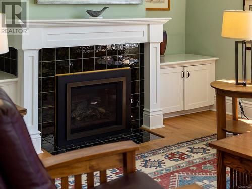 454 Newport Ave, Oak Bay, BC - Indoor Photo Showing Living Room With Fireplace