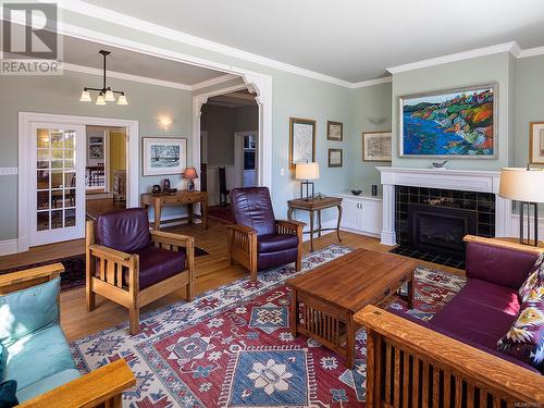 454 Newport Ave, Oak Bay, BC - Indoor Photo Showing Living Room With Fireplace