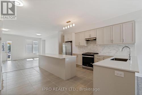 91 Seguin Street, Richmond Hill (Oak Ridges), ON - Indoor Photo Showing Kitchen With Upgraded Kitchen