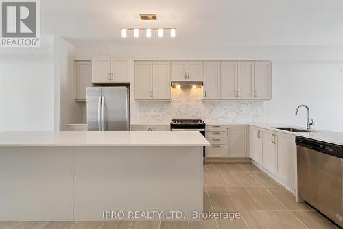 91 Seguin Street, Richmond Hill, ON - Indoor Photo Showing Kitchen With Upgraded Kitchen