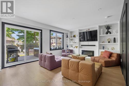 858 Danforth Rd, Toronto (Kennedy Park), ON - Indoor Photo Showing Living Room With Fireplace