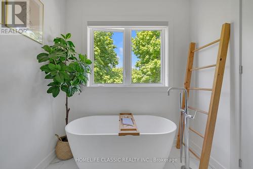 858 Danforth Rd, Toronto (Kennedy Park), ON - Indoor Photo Showing Bathroom