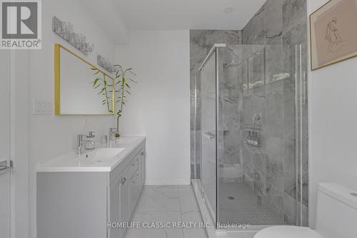 858 Danforth Rd, Toronto (Kennedy Park), ON - Indoor Photo Showing Bathroom