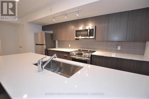 123 - 3066 Sixth Line, Oakville, ON - Indoor Photo Showing Kitchen With Stainless Steel Kitchen With Upgraded Kitchen